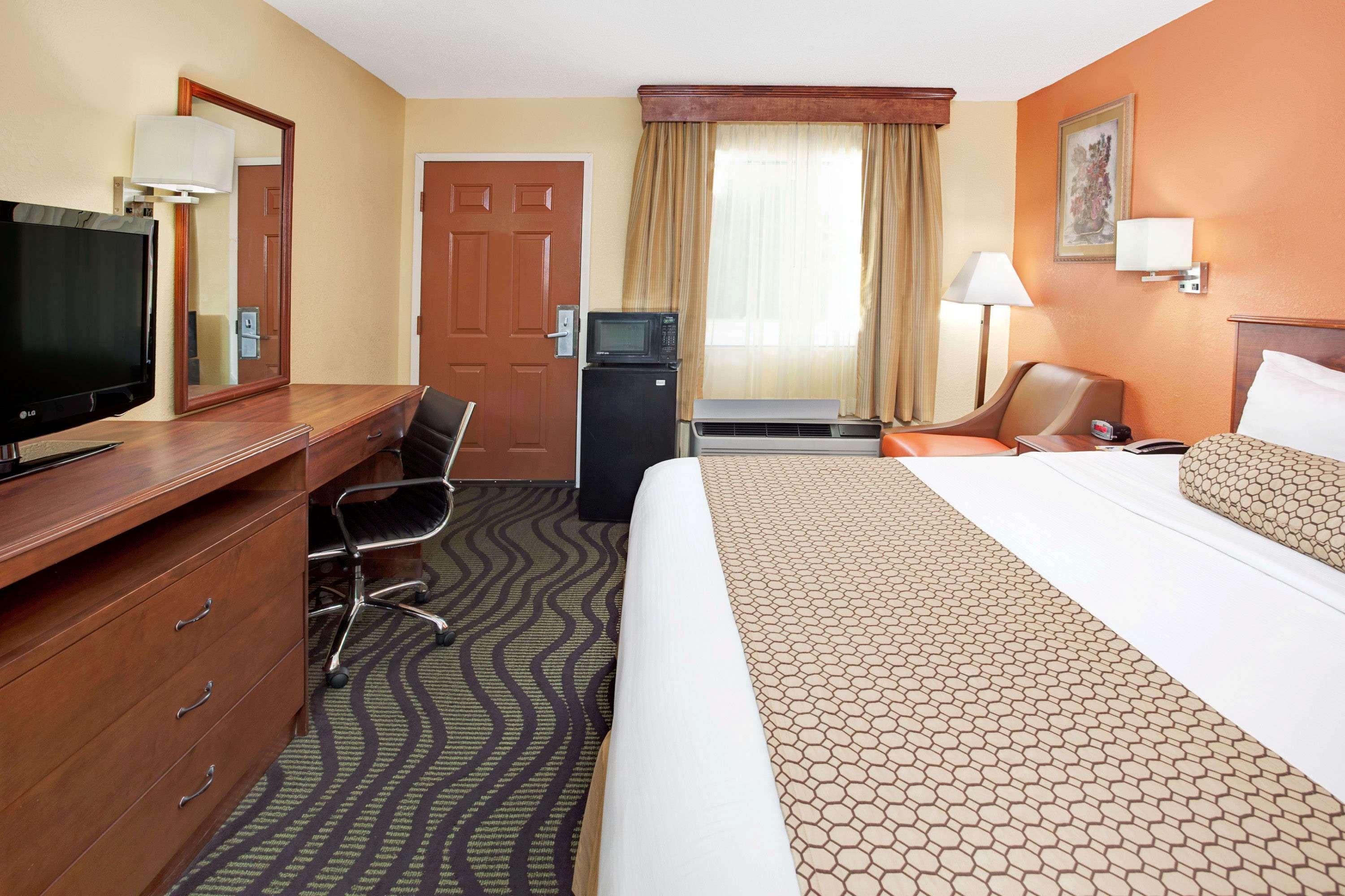 Days Inn By Wyndham Acworth Eksteriør billede